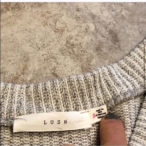 🆕 Lush twist front soft gray v neck long sleeve pullover sweater small - Picture 4 of 7